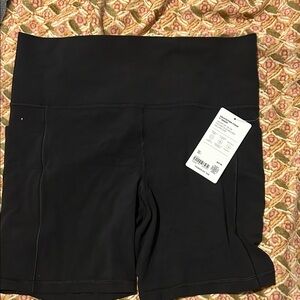 NWT Athleta salutation stash 7” short